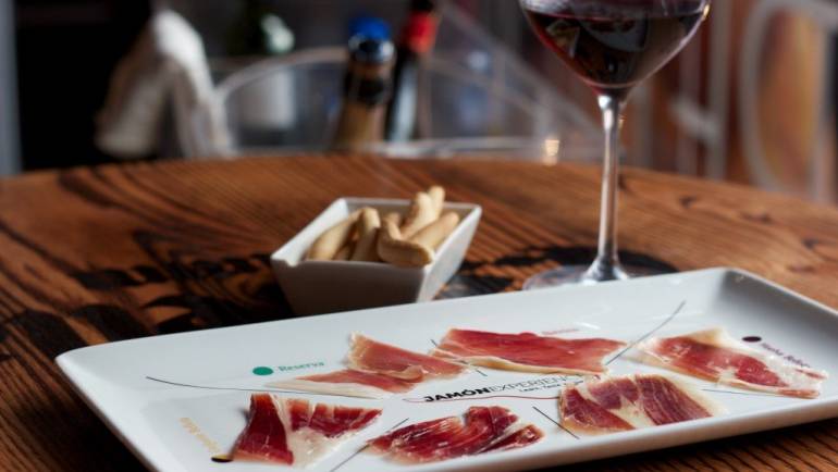 Cata de Jamón Serrano y vino