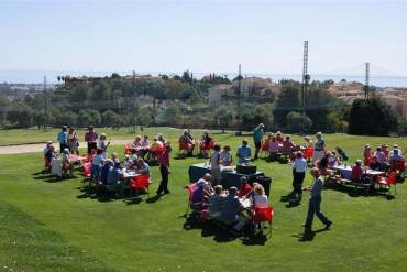 Diversión y sol en la última barbacoa de Los Arqueros Golf