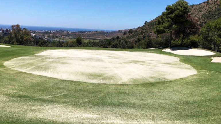 Pricking and gravelling at Los Arqueros Golf Course