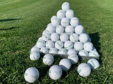 Nuevas bolasde golf para el campo de prácticas